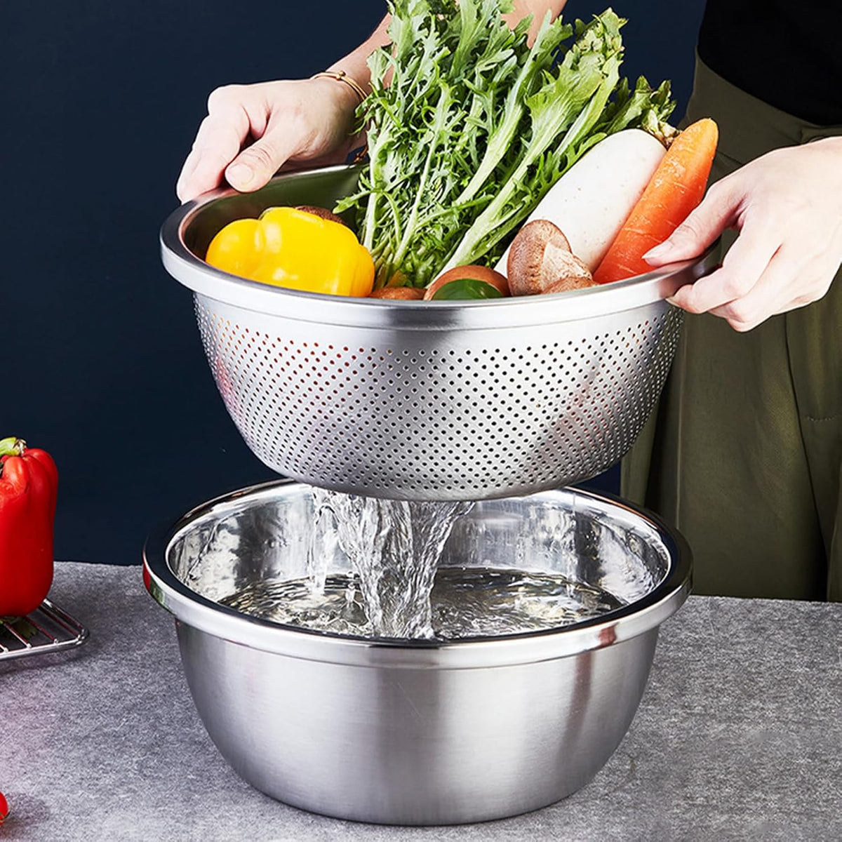 304 Stainless Steel Rice Strainer - Microporous ColanderBeans Washer Strainers And Colanders - Washing Bowl for Fruit Washing Bowl With Strainer (2QT)