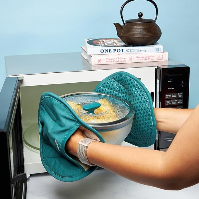 Anyday Oven Mitts with Non-Slip Silicone Grip, Set of 2 | Heat-Resistant Pot Holders with Non-Slip Liner | Universal Fit Circular Quilted and Silicone-Lined Gloves