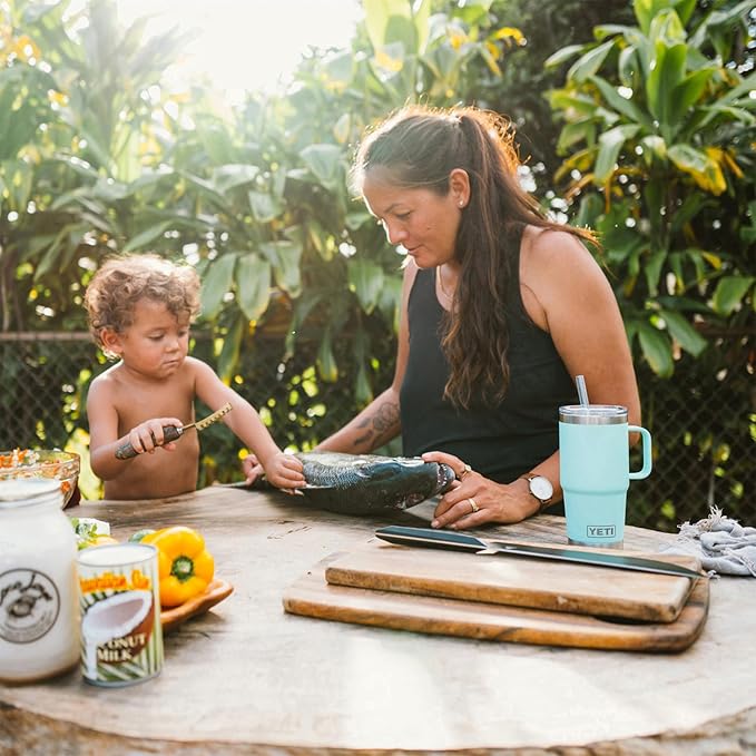 YETI Rambler 25 oz Tumbler with Handle and Straw Lid, Travel Mug Water Tumbler, Vacuum Insulated Cup with Handle, Stainless Steel, Big Sky Blue