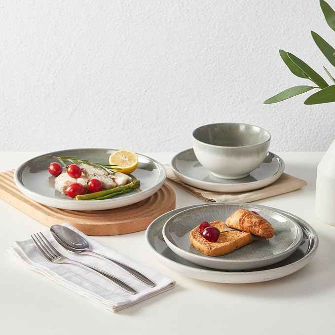 Ceramic Dinnerware Sets for 6, 18 Pieces Stoneware Plates and Bowls Sets, Chip and Stain Resistant Modern Dishes, Dishwasher & Microwave Safe Dinner Set, Gradient Green