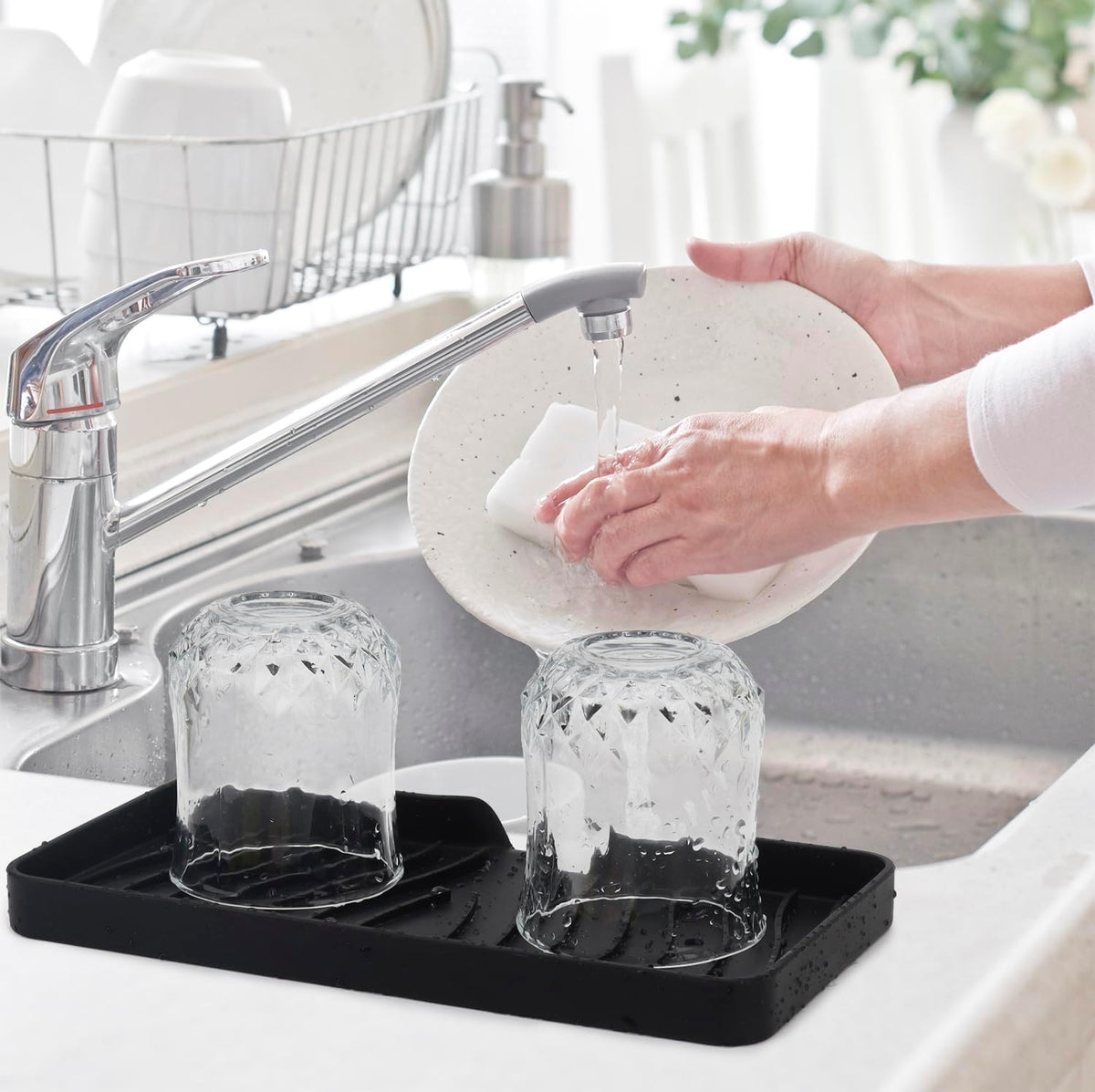 YASMEN Silicone Bathroom Soap Dishes, Sink Sponge Holder for Kitchen, Rubber Soap Dish with Drain, Shower Soap Sponge Tray, Sink or Counter Organizer, for Bar Soap, Bottle, Dish Soap Dispenser-Black