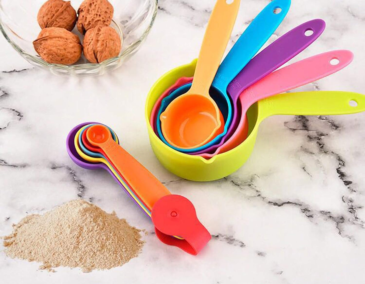 10 Pieces Plastic Measuring Cups and Spoons Set Colored for Kitchen Cooking Bathing (random style)