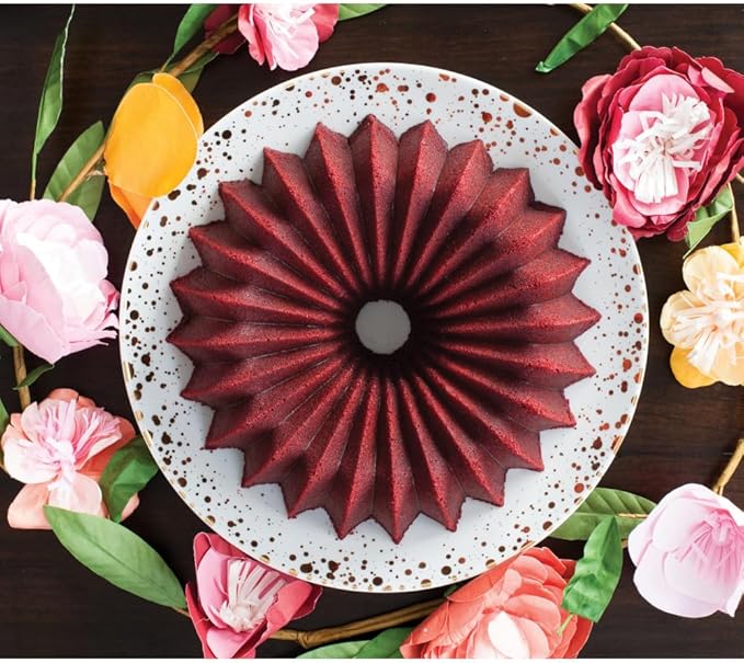 Nordic Ware Brilliance Bundt, 10 Cup, Gold