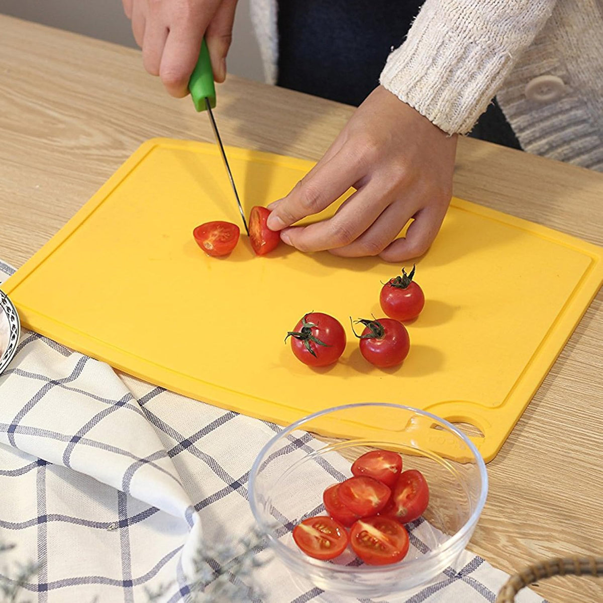Thick Silicone Cutting Board 12.6'' x 9.1'' Juice Grooves Easy Grip Handle Dishwasher Safe-Yellow